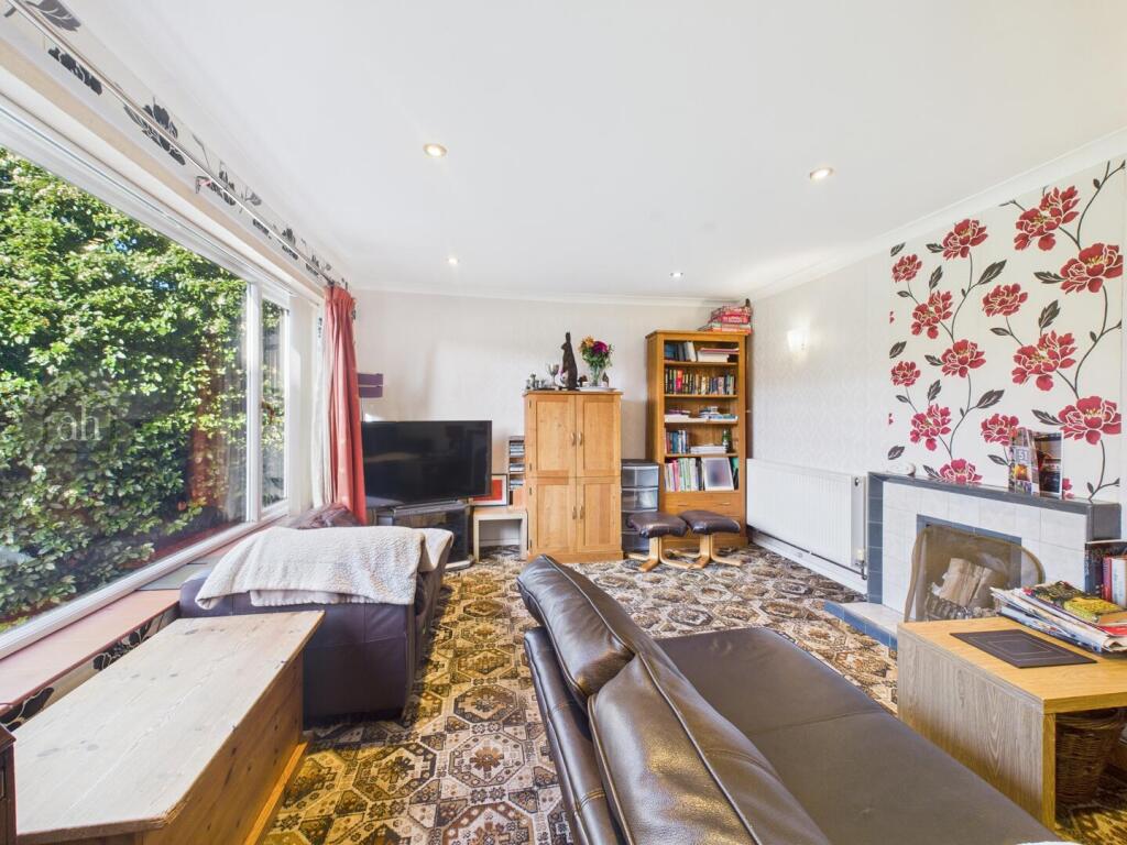 Heather Close, Thurston photo 4