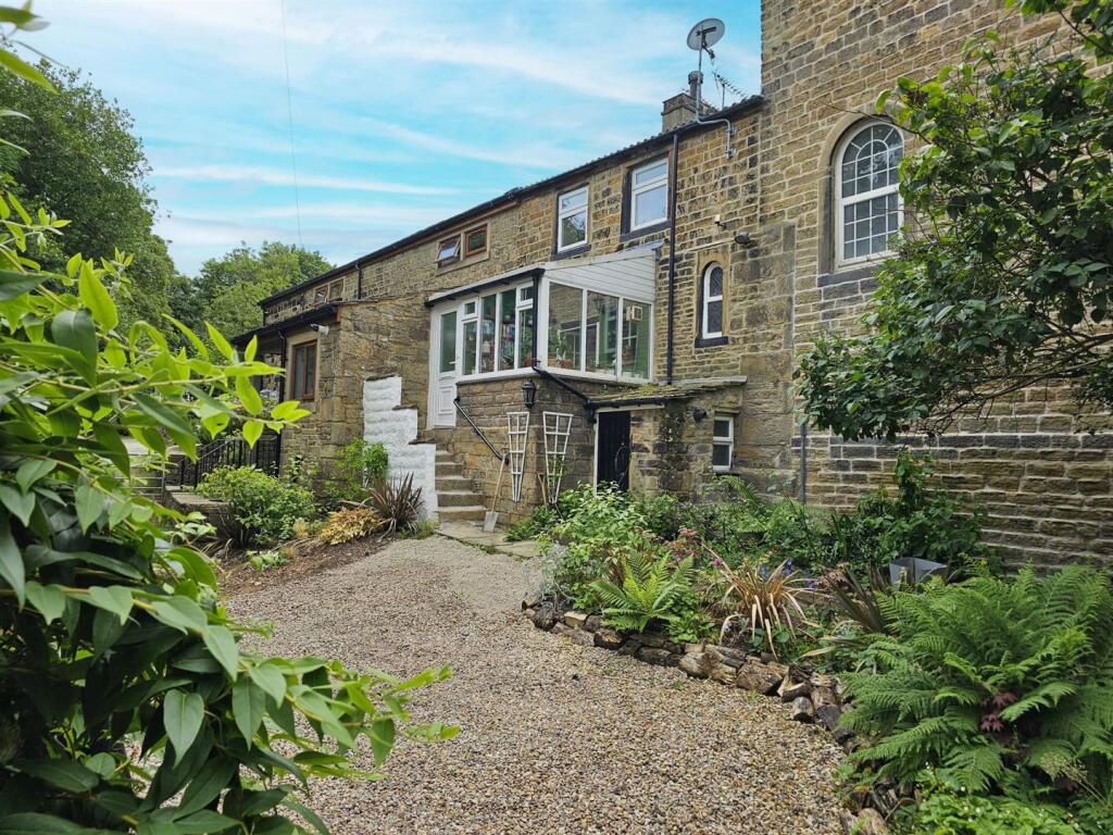 Main image of property: Glen Lee Lane, Keighley