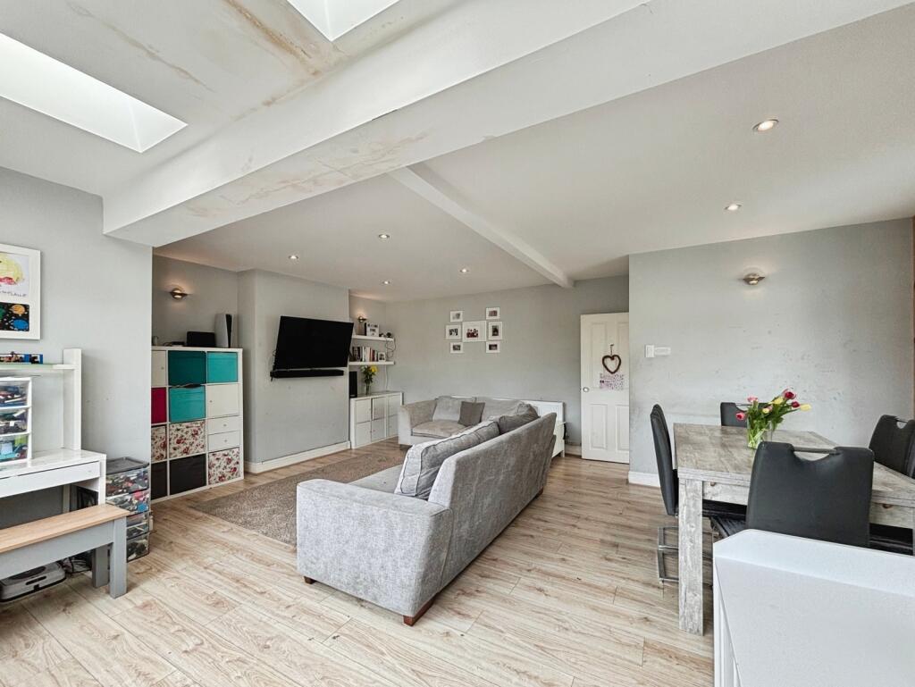 Park Crescent, Whitchurch, Cardiff photo 3
