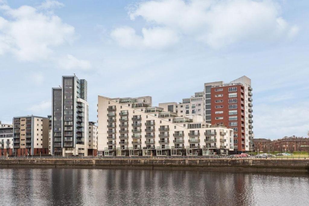 Main image of property: Spacious 2 Bed, 2 Bath @ Meadowside Quay Walk, G11