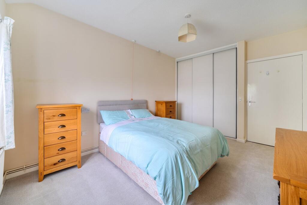 Portland Drive, Willen, Milton Keynes, MK15 photo 4