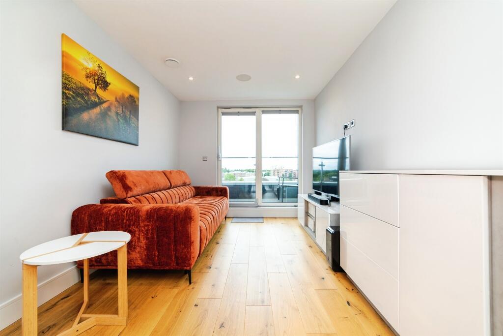 Bridge Road East, Welwyn Garden City - View 4