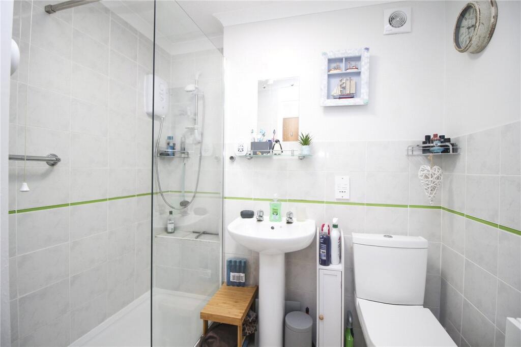 Apartment in Southend-on-Sea, Essex - More