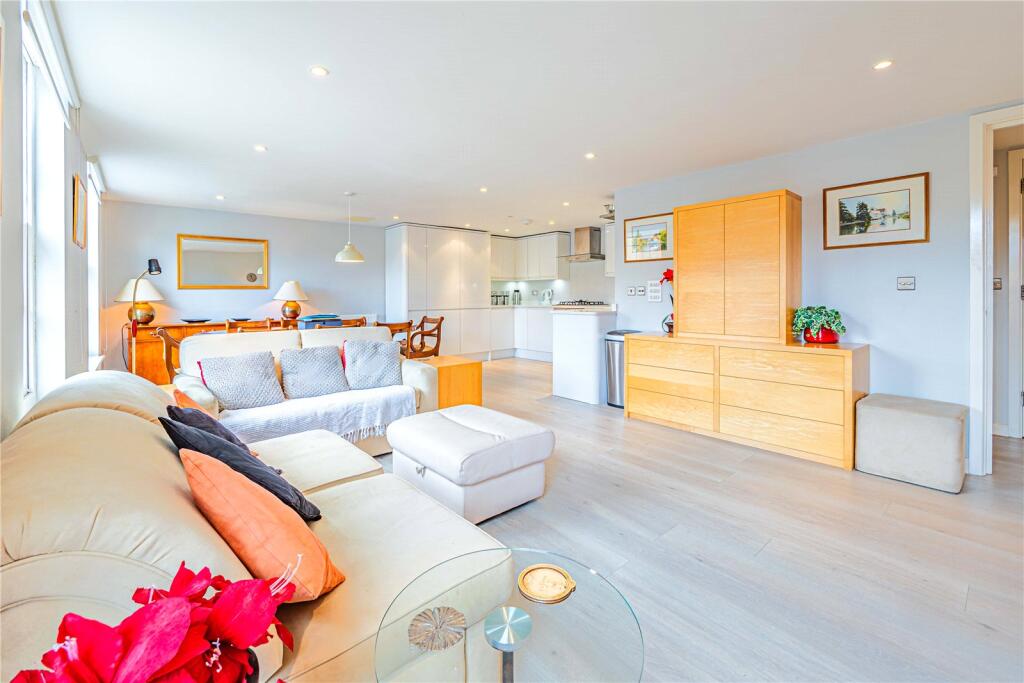 Apartment in Dacorum, Ashlyns Estate, Berkhamsted - View 2
