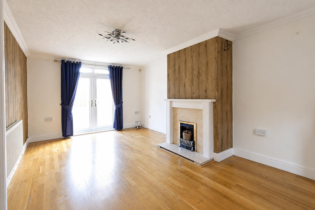 Claude Road, Barry photo 3