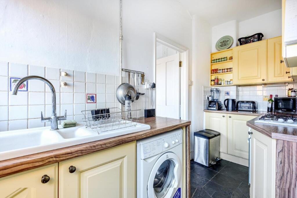 Apartment in London - View 5