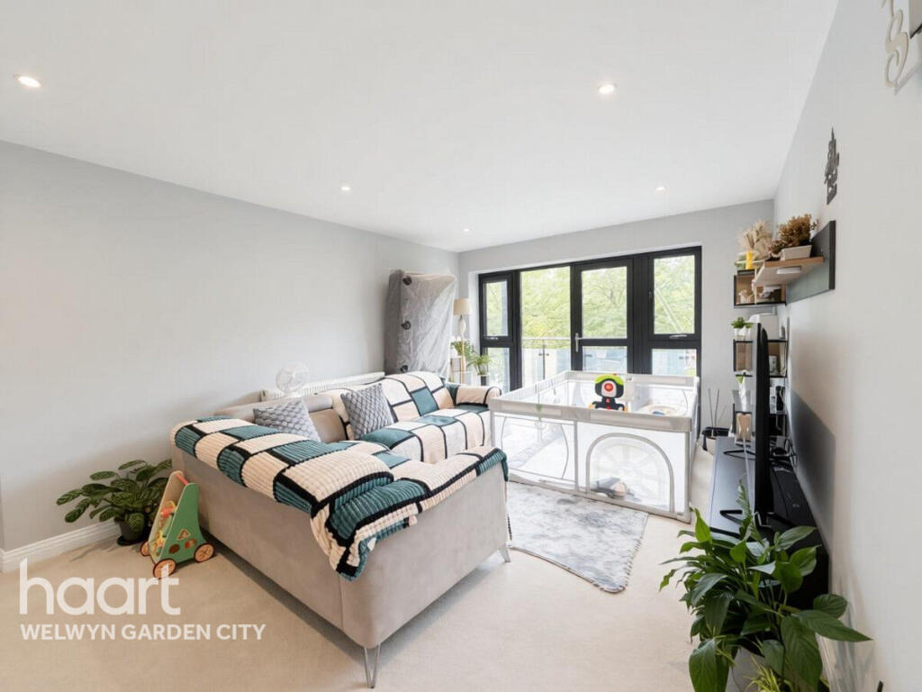 Bessemer Road, WELWYN GARDEN CITY photo 4