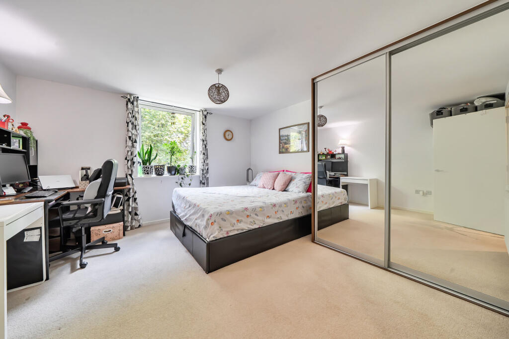 Apartment in London - More
