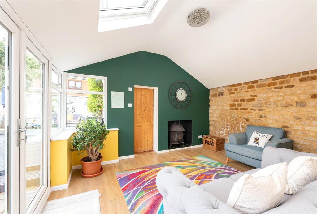 House in Towcester, West Northamptonshire - View 3