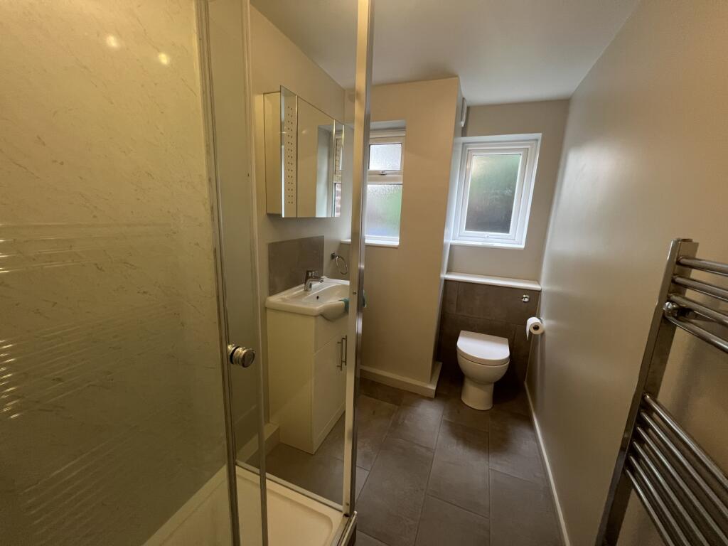 Apartment in London, Hampton Hill - View 5