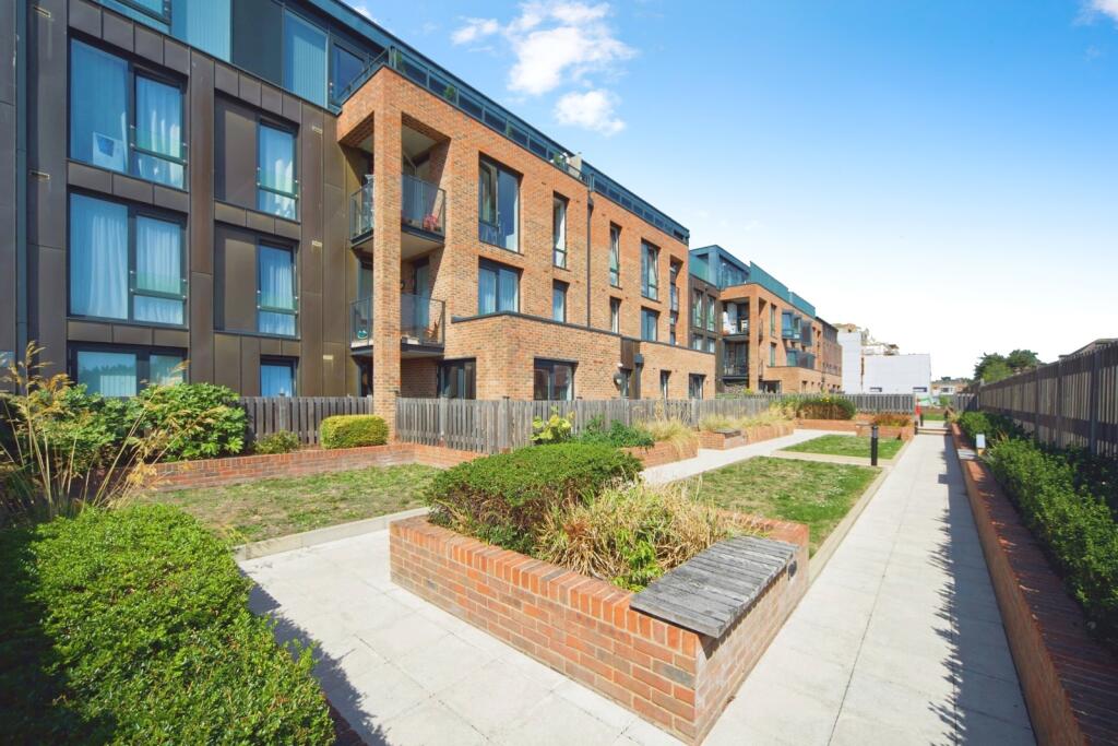 Main image of property: High Road, London, N12