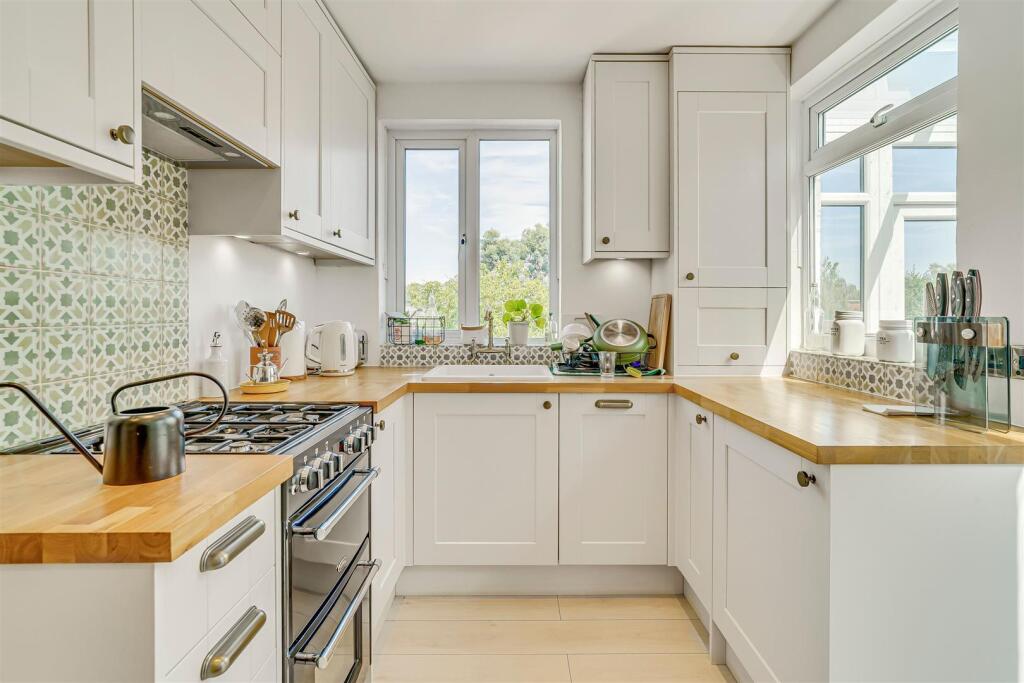 Apartment in London, North Sheen - View 3