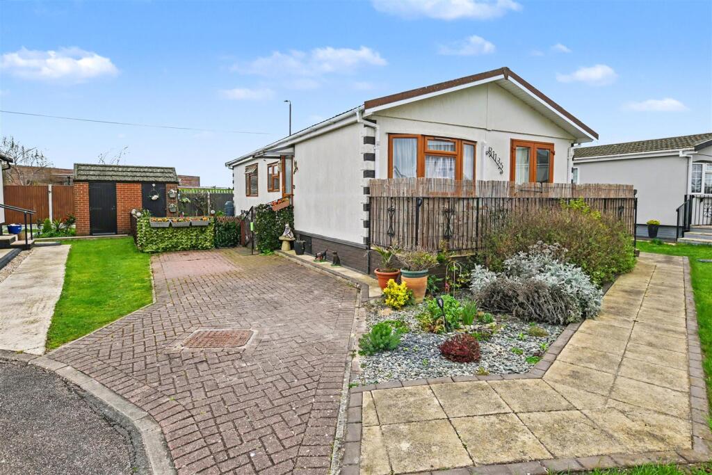 Main image of property: Private Garden & Great Location - Kings park, Creek Road, Canvey Island