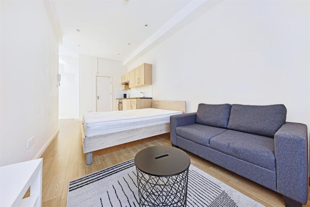 Studio flat for rent