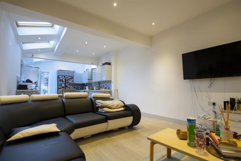 6 bedroom house for rent