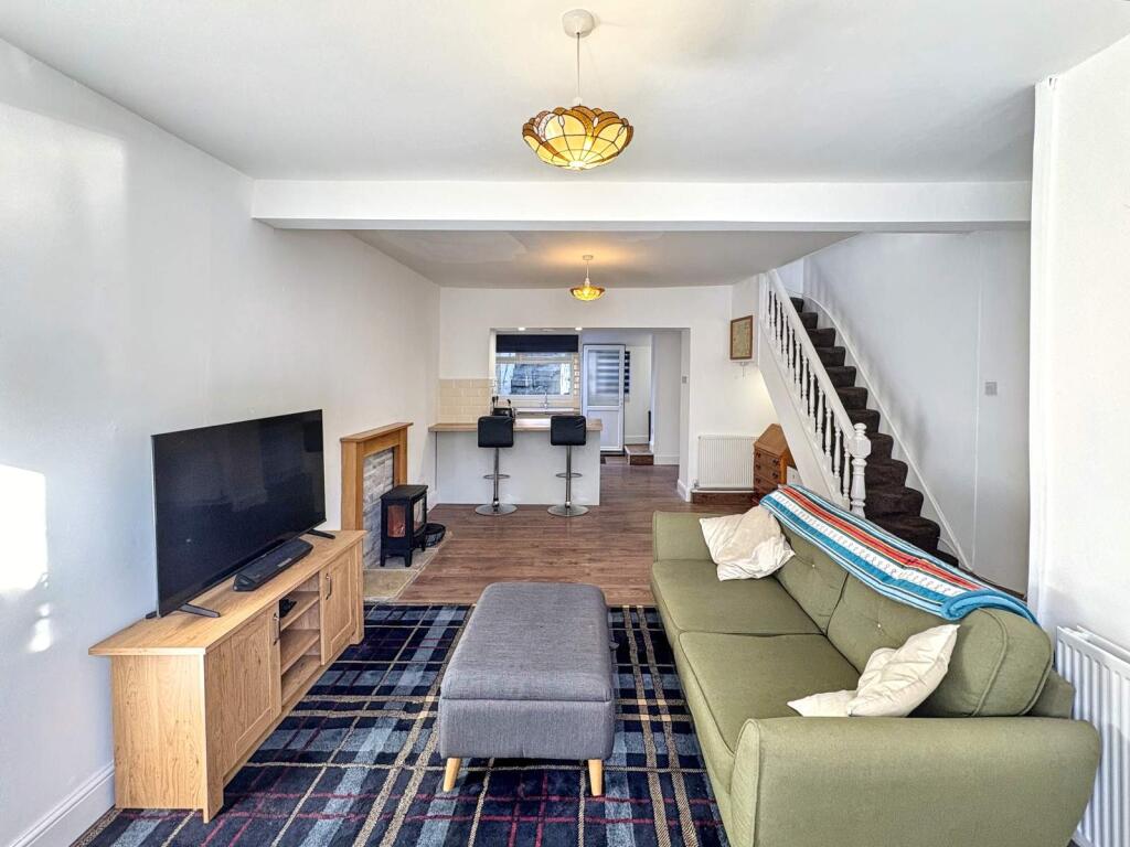 Painters Row, Treherbert, Treorchy, Rhondda Cynon Taff. CF42 5AU photo 2