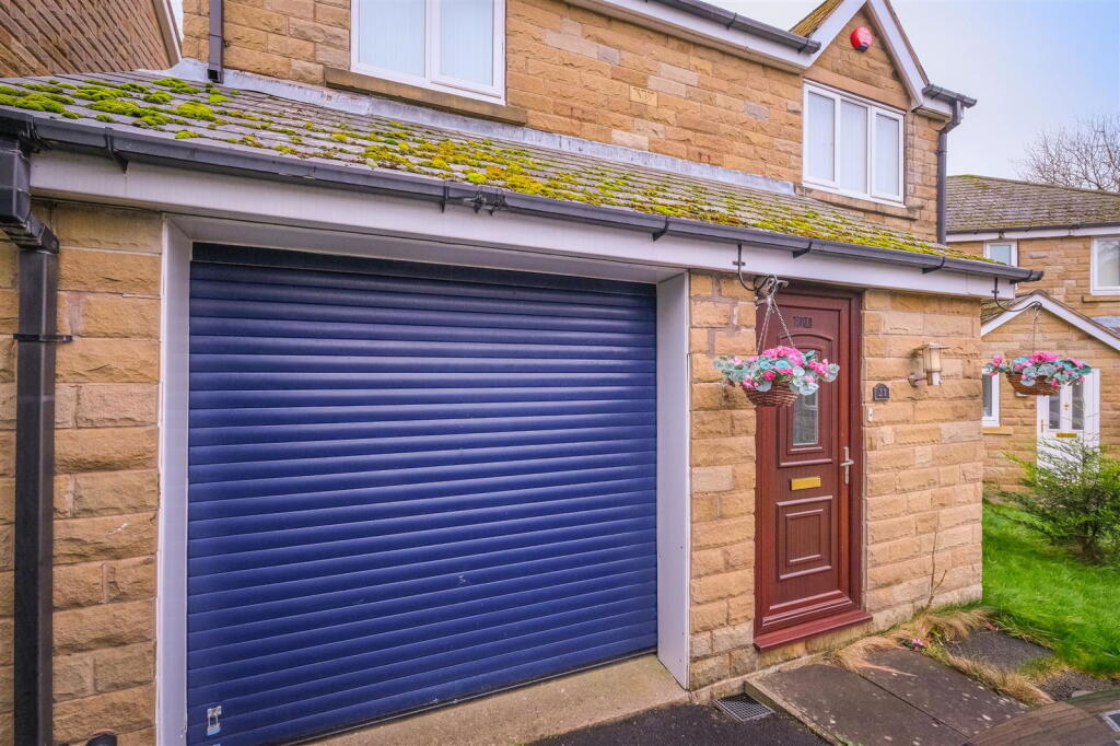 4-bed detached on Ponyfield Close, Birkby, Huddersfield, HD2, £264,500