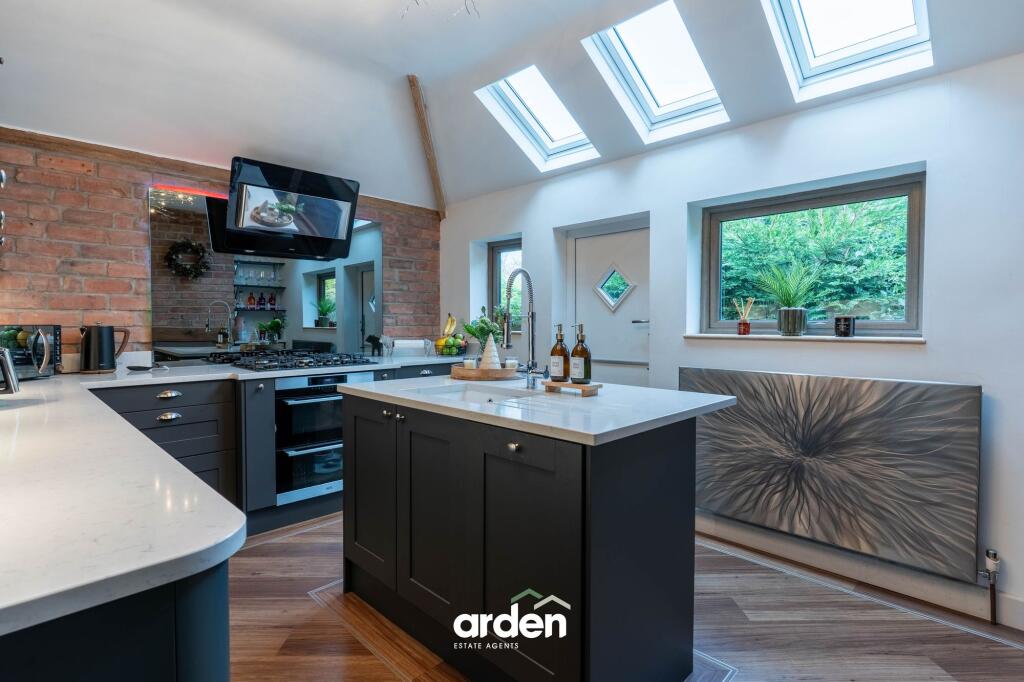 Main image of property: Warren Lane, Lickey, B45