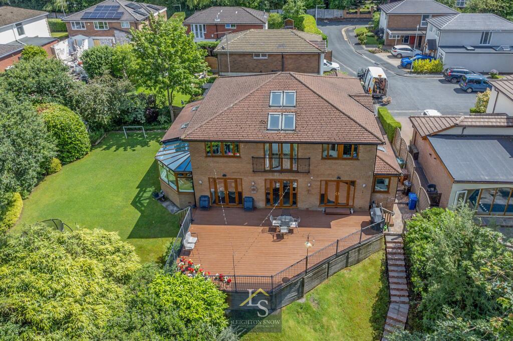Poole Close, Bramhall, SK7 photo 2