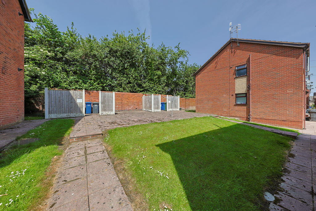 Apartment in Chesterfield, Derbyshire - View 4