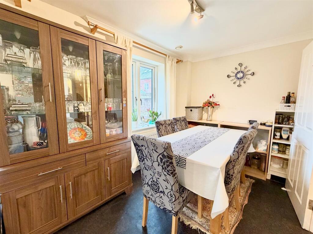 Parkgate Road, West Timperley, Altrincham photo 5