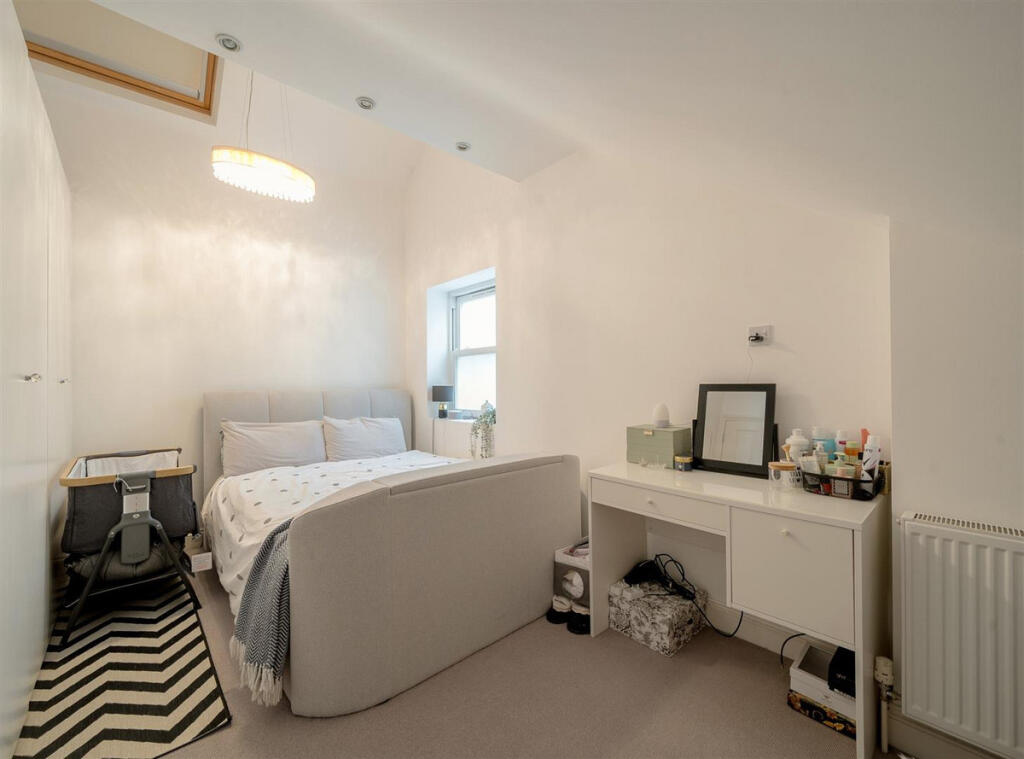 Apartment in London - View 5
