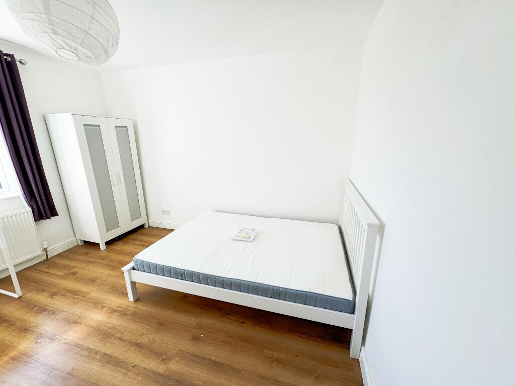 5 bedroom semi-detached house for rent