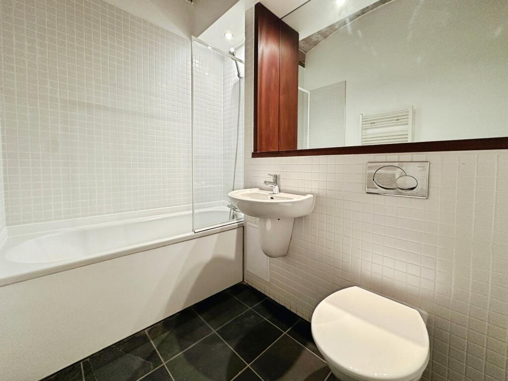 Apartment in Bradford, Girlington, Manningham - View 5