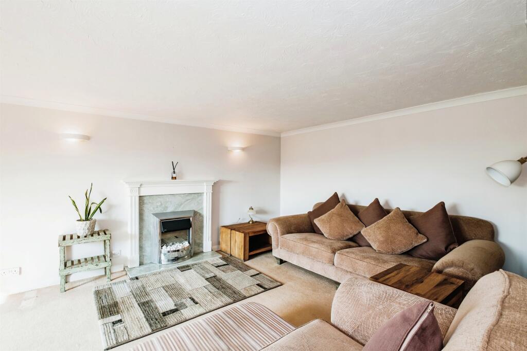 Brighton Road, LANCING photo 5