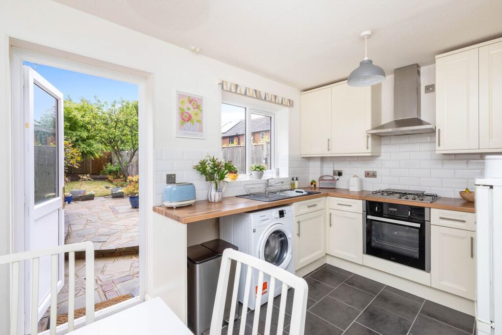 House in Horsham, Roffey, North Horsham - View 4