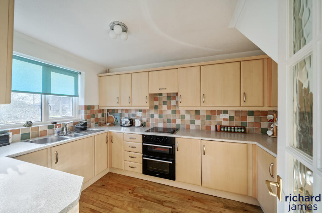 Betjeman Avenue, Royal Wootton Bassett, SN4 photo 2