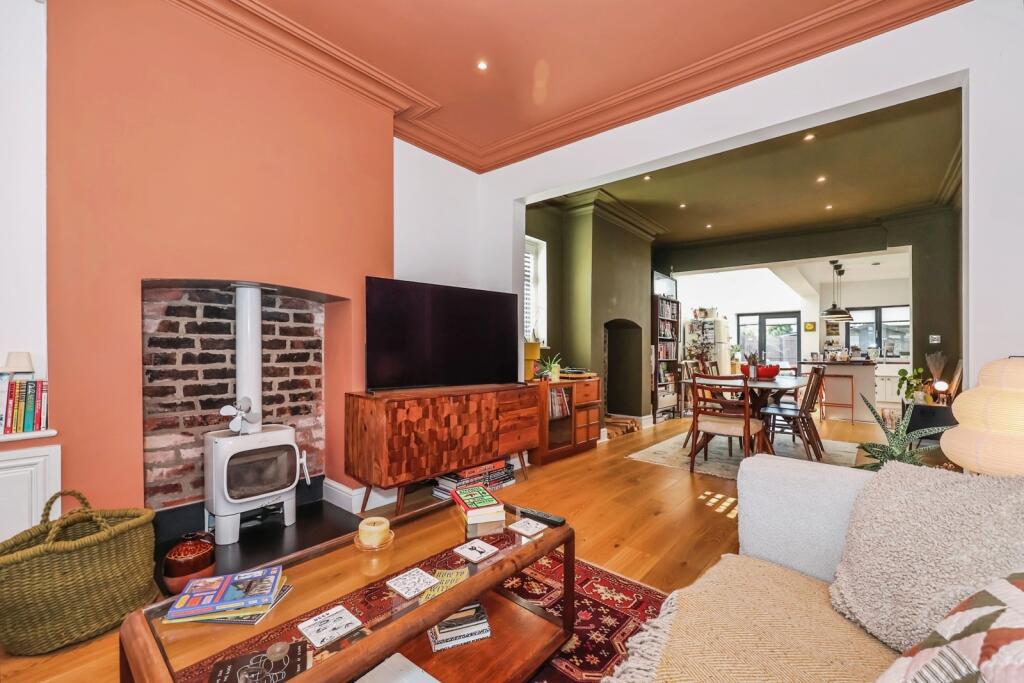 House in Ashfield, Beardall Fields, Hucknall - View 3
