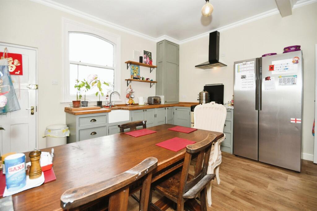 Apartment in Sheffield, South Yorkshire - View 4