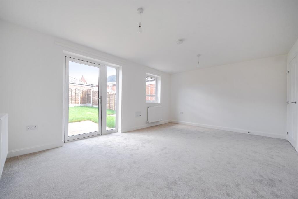 House in Arborfield Green, Finchampstead - View 3