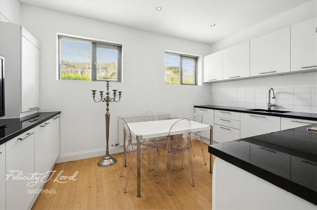 House in London, Ratcliffe, Shadwell - More