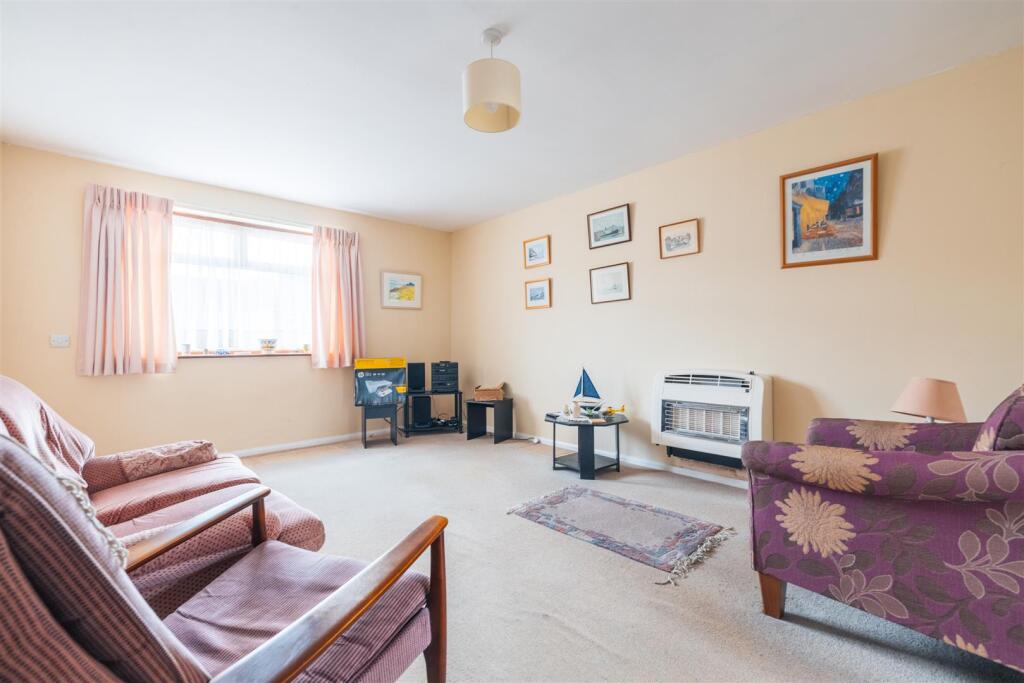 Marshlands Road, Little Neston, Neston photo 4