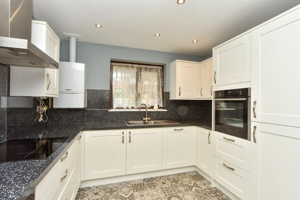 Kingsdown Close, Hempstead, Gillingham, Kent photo 2