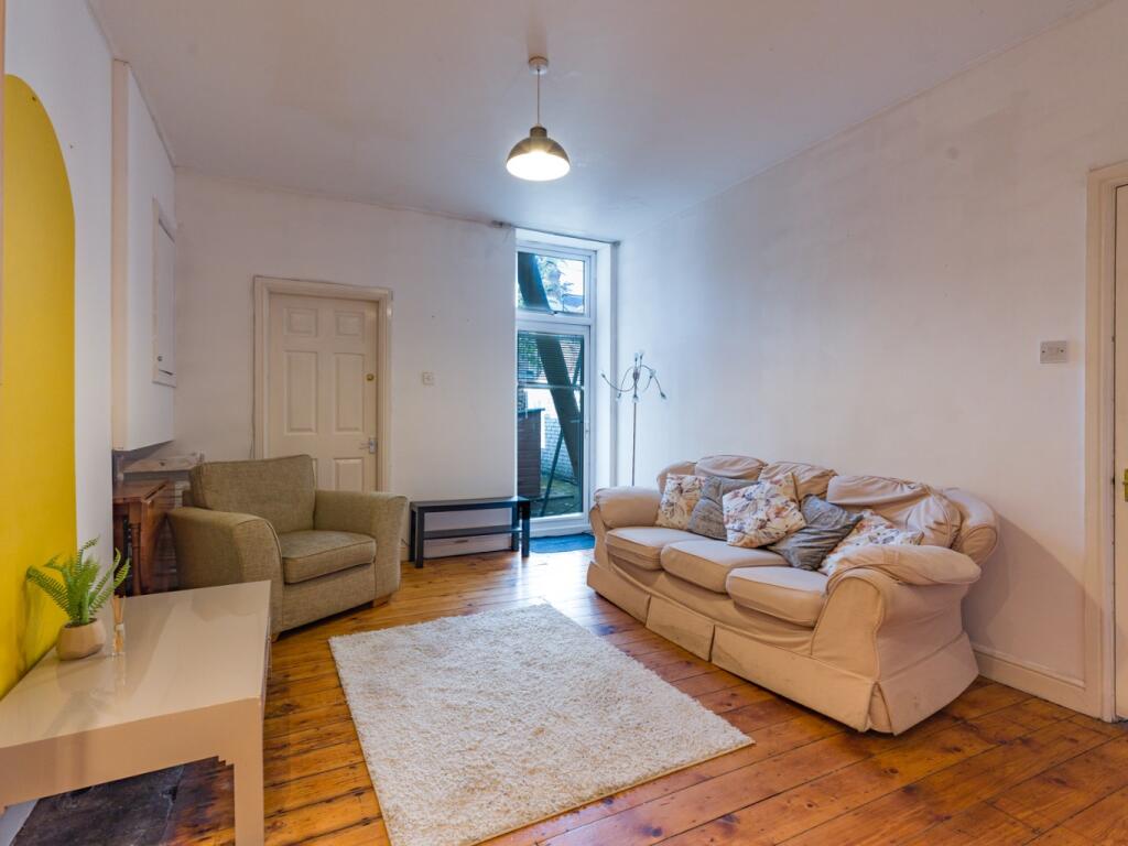 3 bedroom ground floor flat for rent