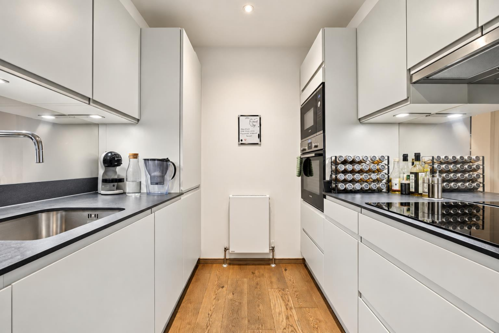 Apartment in Southall - View 5