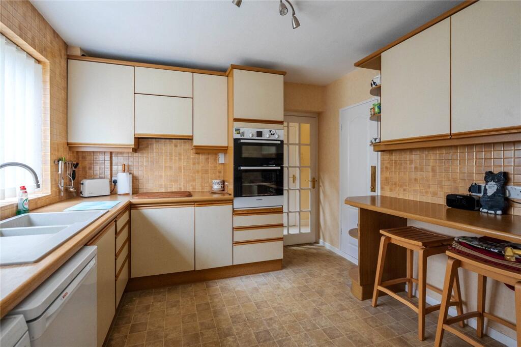 Buttermere Avenue, Dunstable, Bedfordshire, LU6 photo 2