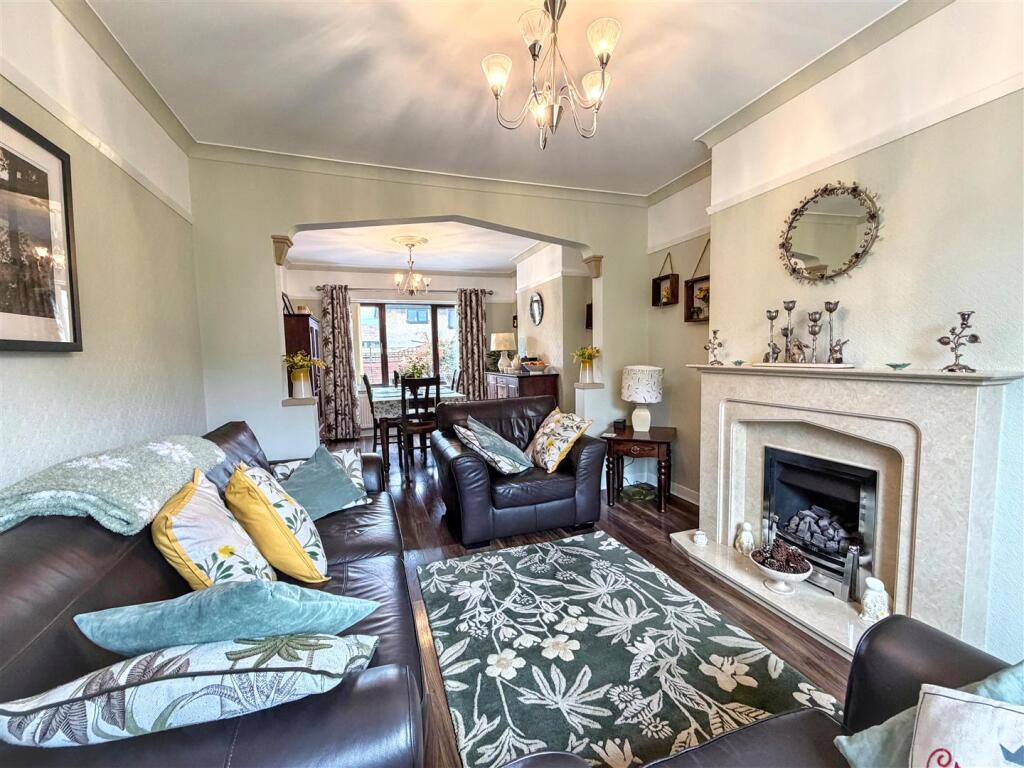 House in High Peak, Fairfield - More