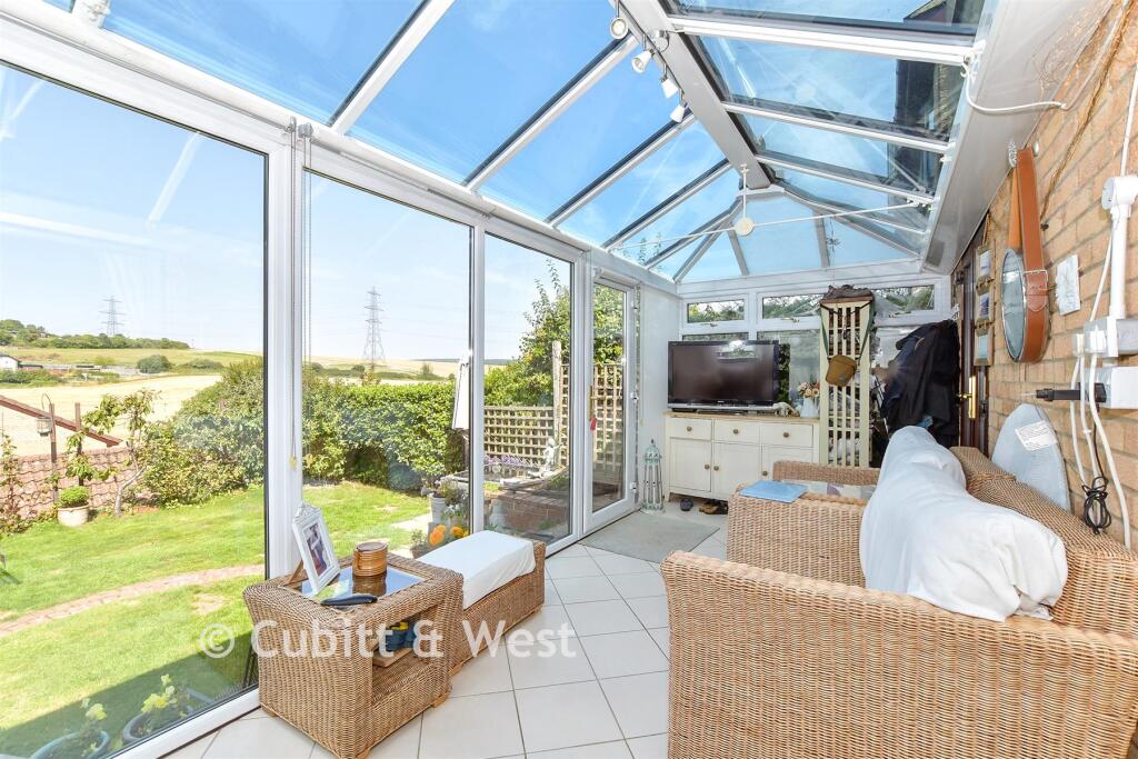 3-bed detached on Derwent Close, Waterlooville, Hampshire, £385,000