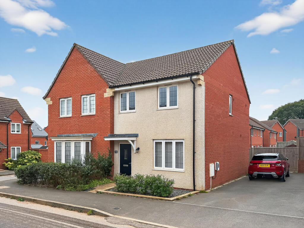 3-bed semi-detached on Farley Grove, Westclyst, Exeter, Devon, EX1 3YX, £295,000