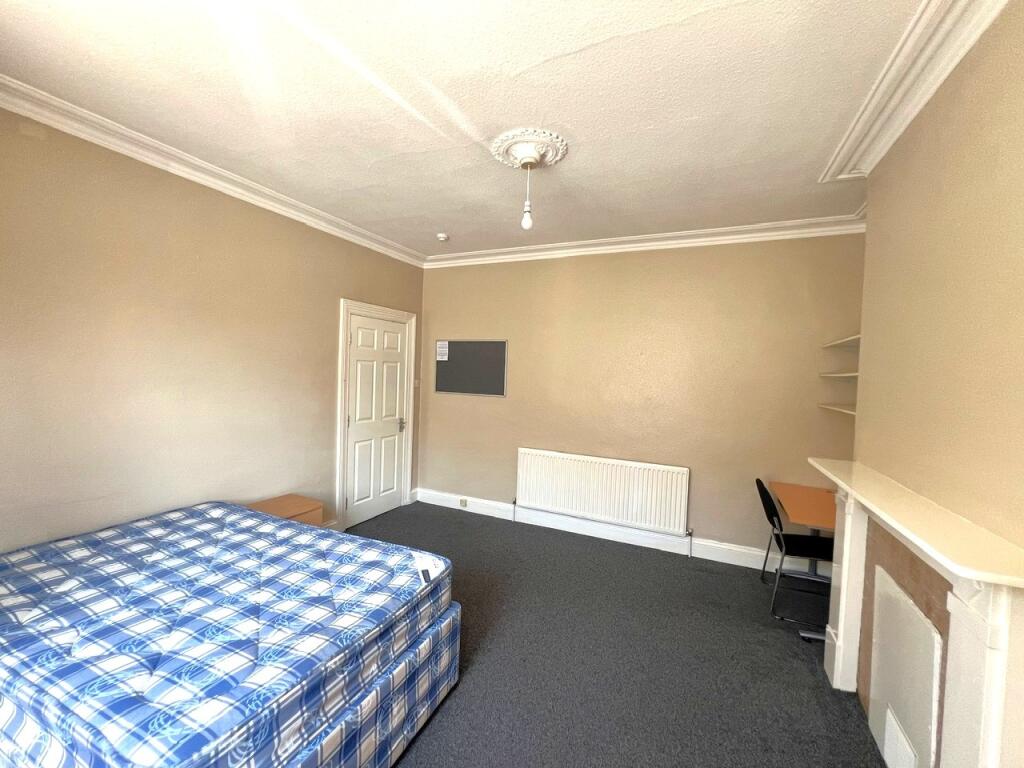 6 bedroom house for rent
