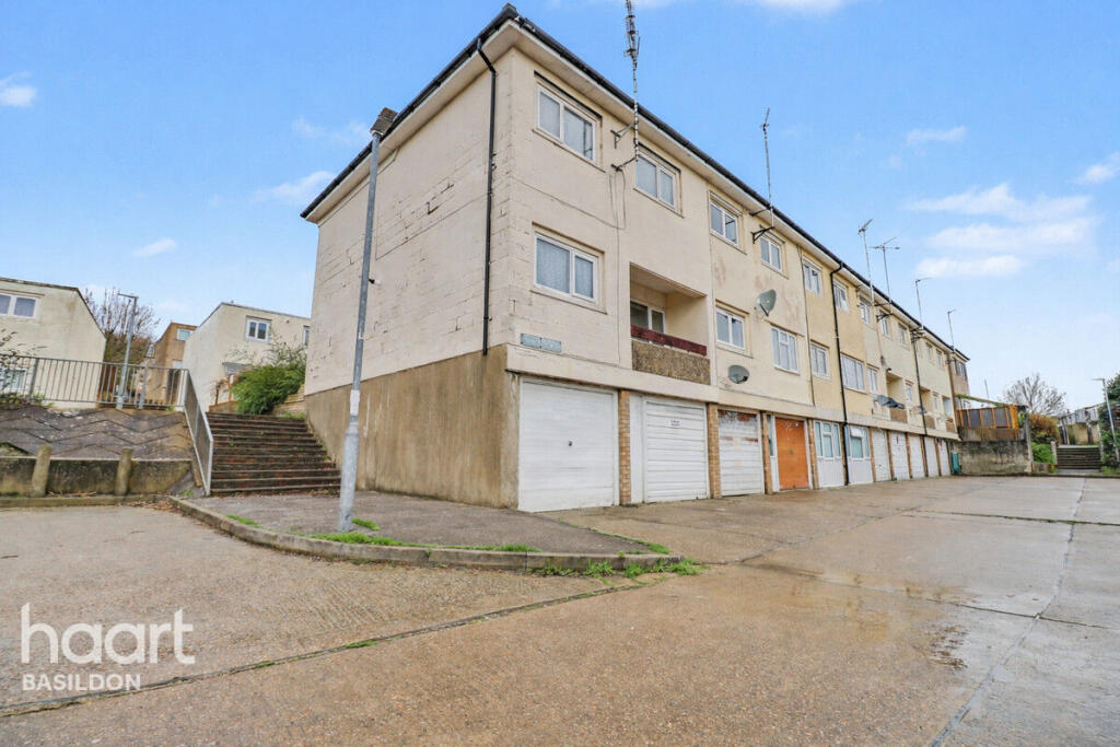 3-bed terraced on Sturrocks, Basildon, £270,000