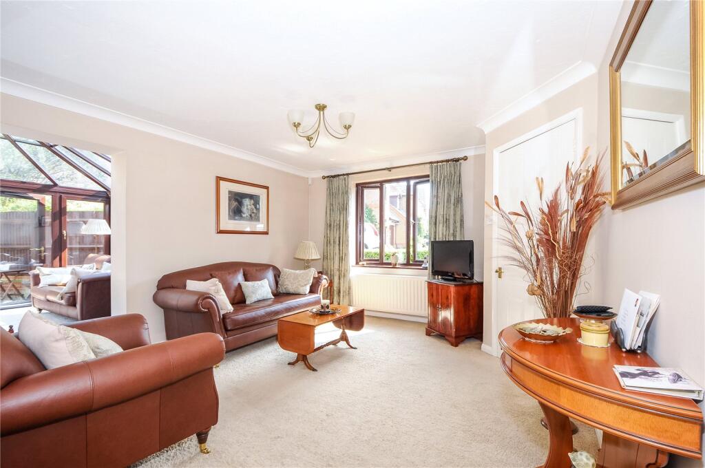 Simkins Close, Winkfield Row, Berkshire, RG42 photo 2