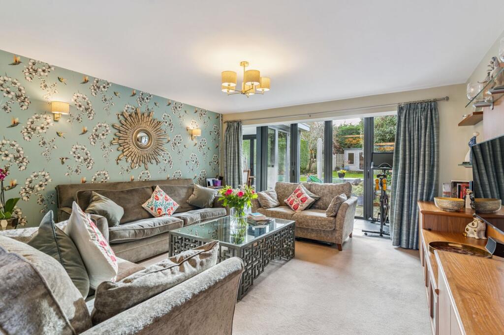 House in Hitchin, West Hitchin - More