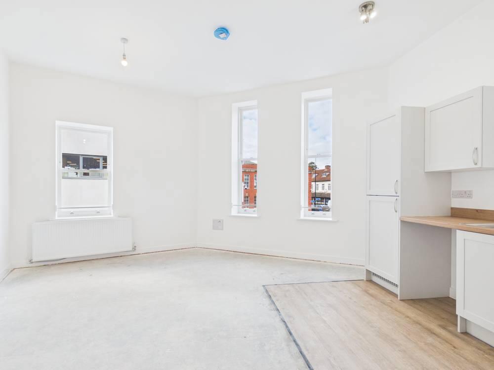 Apartment in Trafford, Brooklands - More