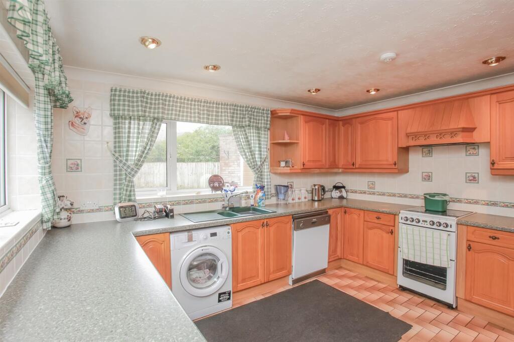 Rookery Close, Bodicote, Banbury photo 3