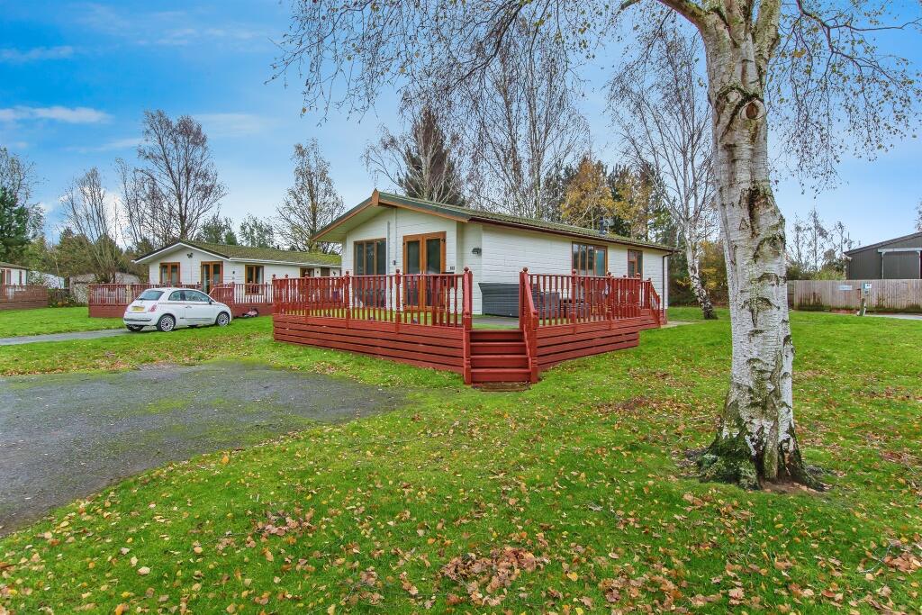 2-bed caravan on Kirkgate, Tydd St. Giles, Wisbech, £130,000